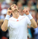 Andy Murray points to the sky