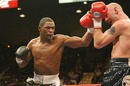 Jermain Taylor boxes Kelly Pavlik during their middleweight fight