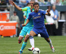 Eden Hazard holds off Osvaldo Alonso