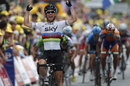 Mark Cavendish celebrates victory in Stage 18