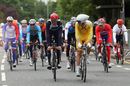 Bradley Wiggins chats with Michael Rogers of Australia