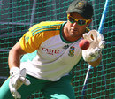 Mark Boucher practices ahead of the first Test