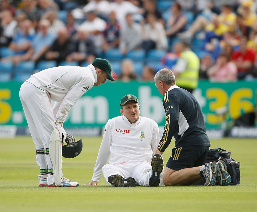 Graeme Smith went down with what looked like a knee injury