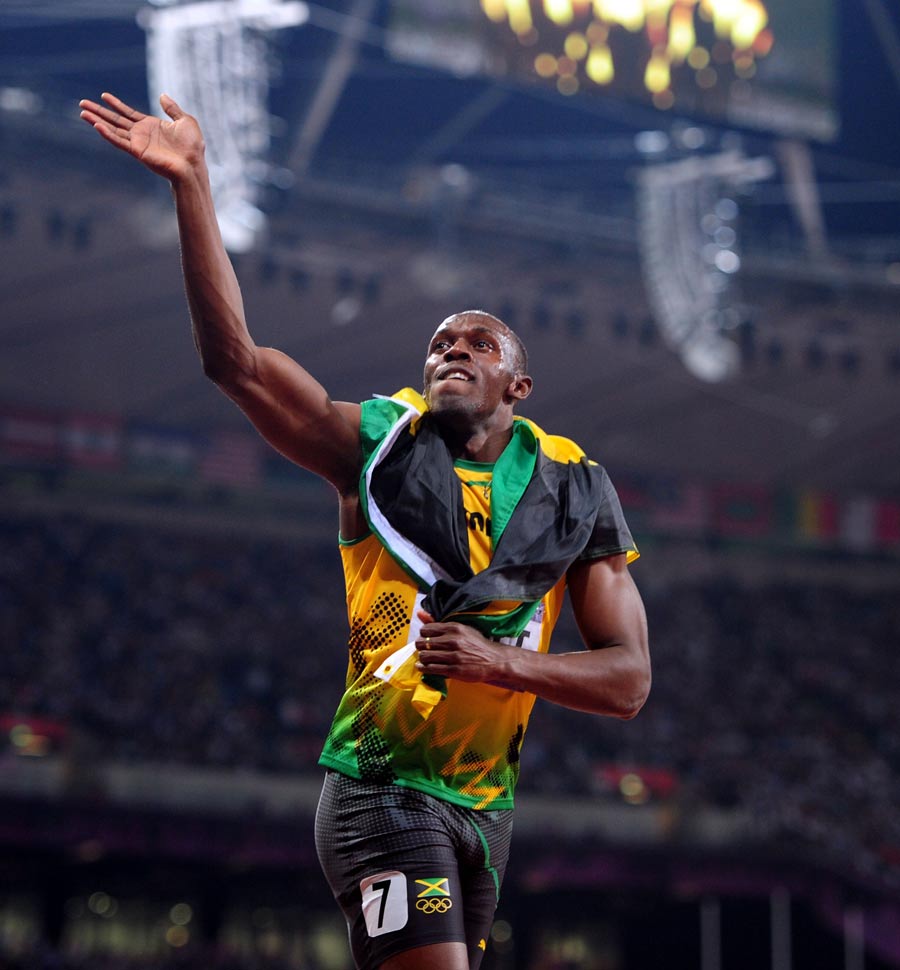 Usain Bolt celebrates winning the men's 200m final