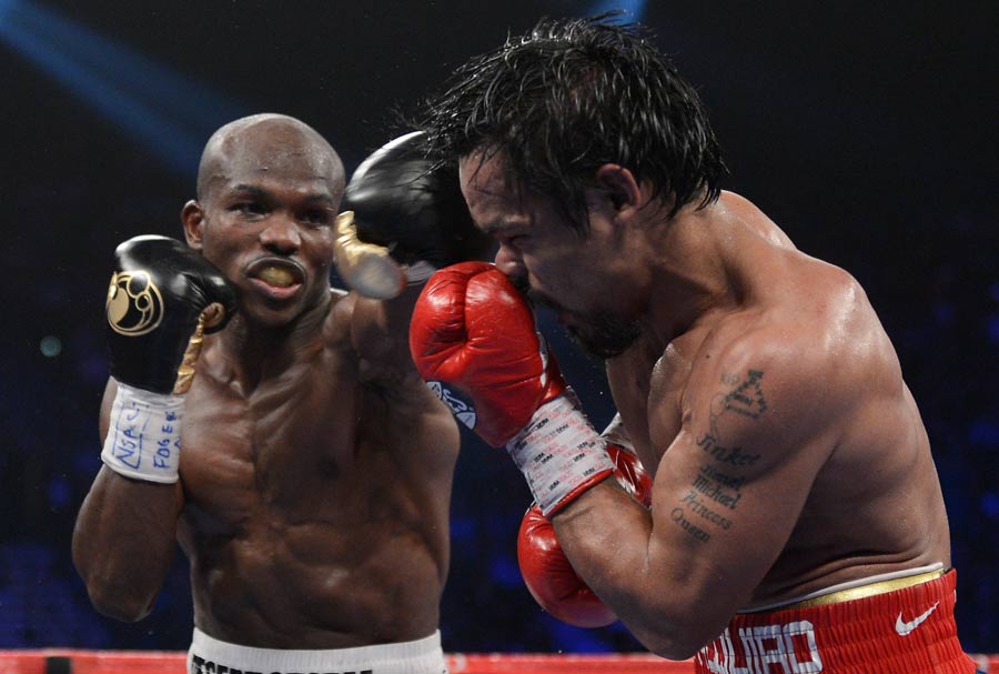 Timothy Bradley lands on Manny Pacquiao