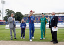 Alastair Cook and AB DeVilliers perform the toss