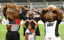 Mo Farah and his daughter do the 'Mobot' with the Harlequins mascots