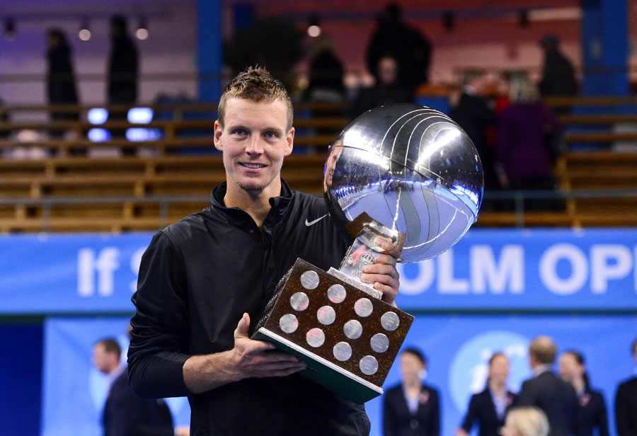 Tomas Berdych poses with his trophy