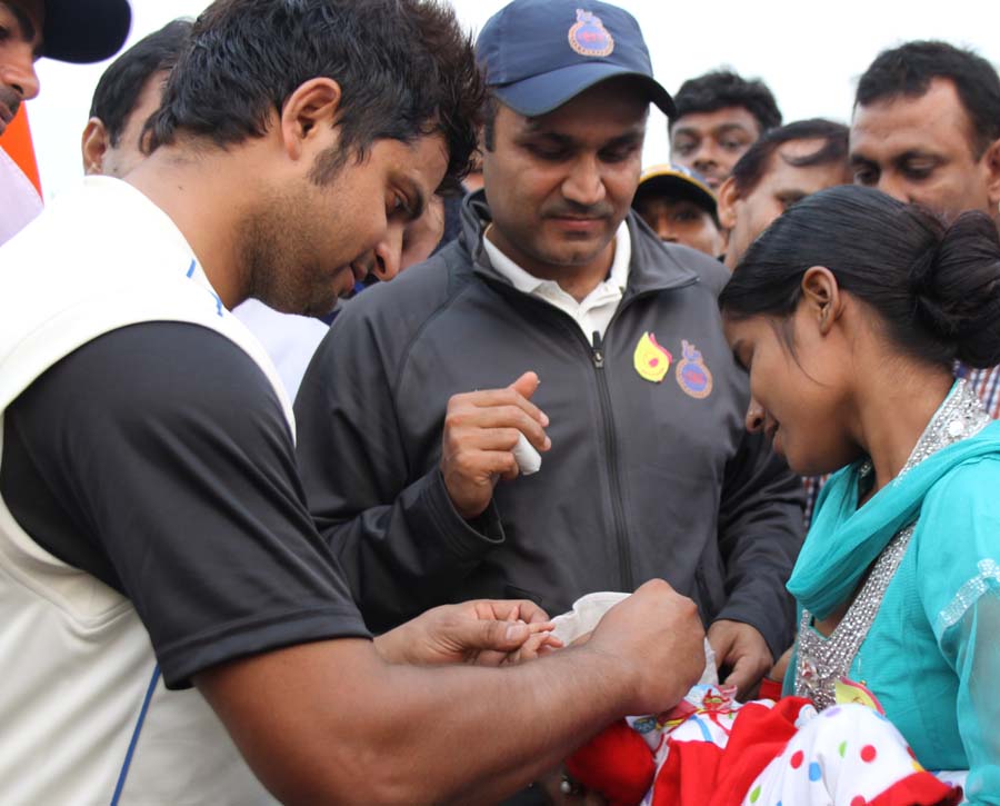 Suresh Raina and Virender Sehwag at a 'Bowl out Polio' event in Ghaziabad