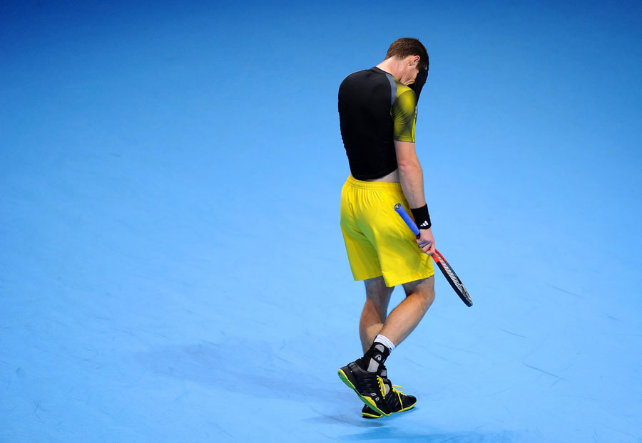 Andy Murray hides his face