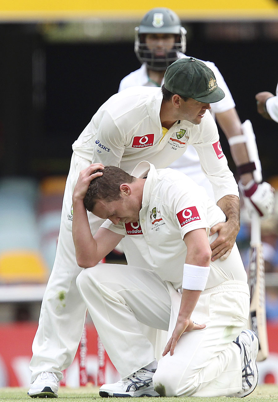 Ricky Ponting comforts Peter Siddle after letting go of a caught and bowled chance