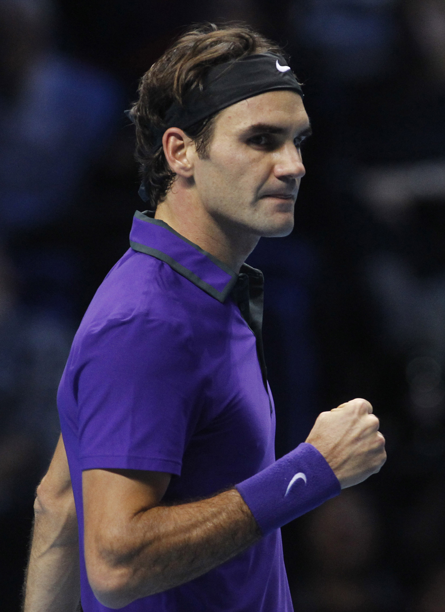 Roger Federer celebrates a key point