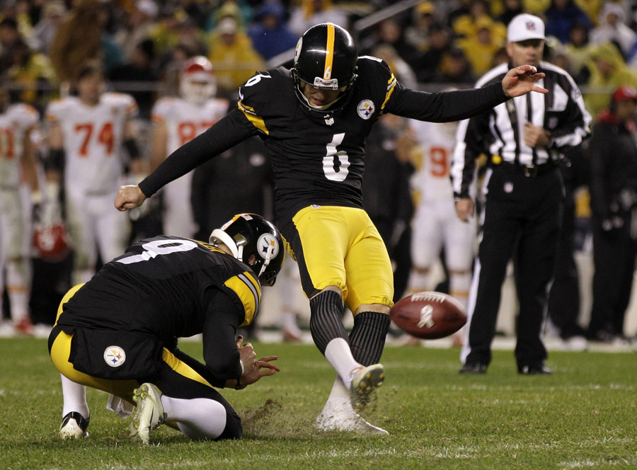 Pittsburgh Steelers' Shaun Suisham kicks a field goal