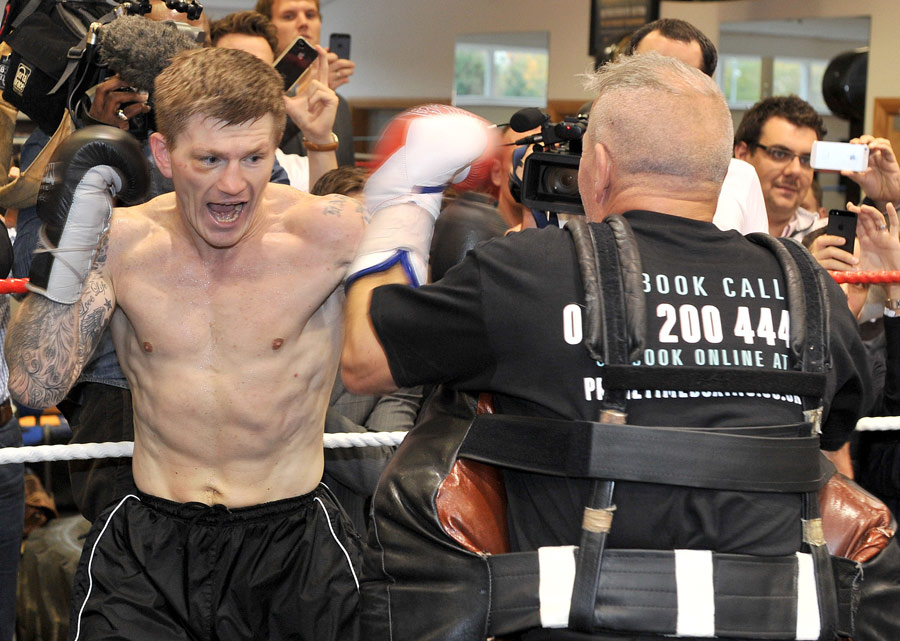 Ricky Hatton works with his trainer Bob Shannon