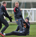 Paul Scholes gives Robin van Persie a hand during Manchester United training