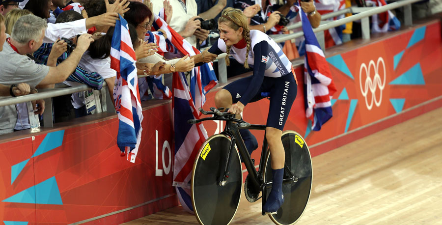 Laura Trott celebrates winning the gold medal