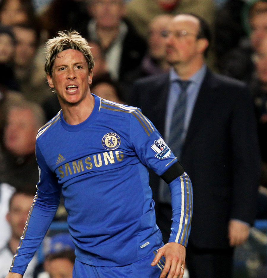 Fernando Torres in action for Chelsea as Rafael Benitez looks on