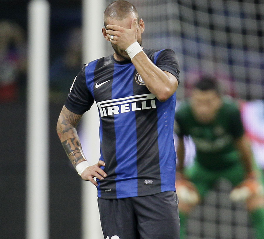 Wesley Sneijder reacts after Pablo Osvaldo scores