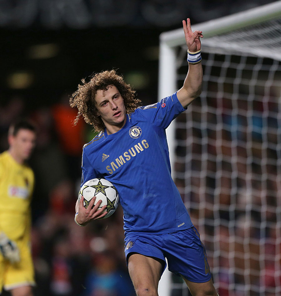 David Luiz celebrates his goal