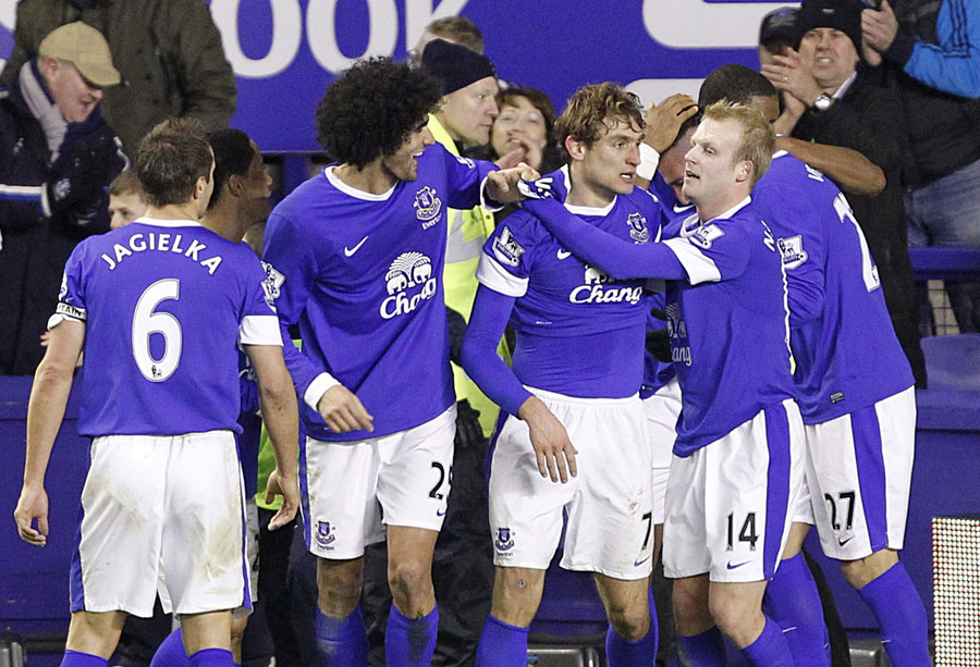 Everton celebrate Nikica Jelavic's late winner