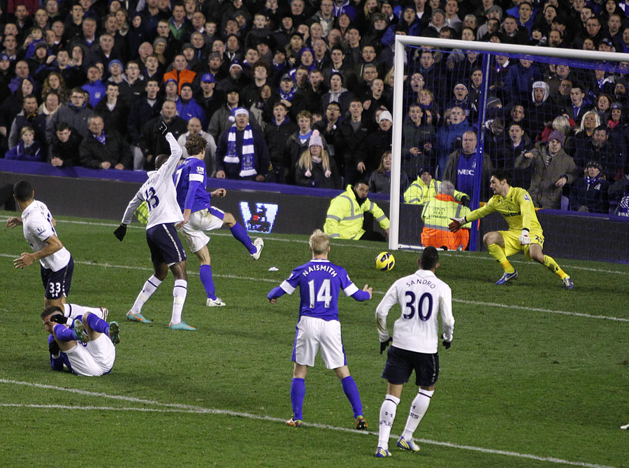 Nikica Jelavic scores in the dying minutes