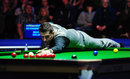 Mark Selby lines up a shot