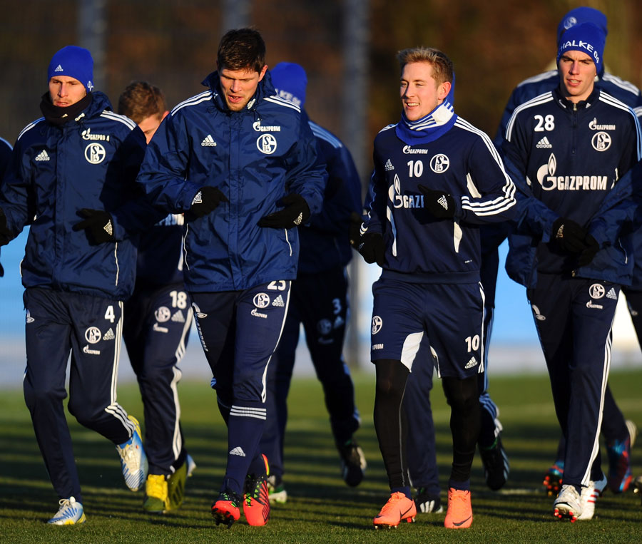 Klaas-Jan Huntelaar trains with his Schalke team-mates
