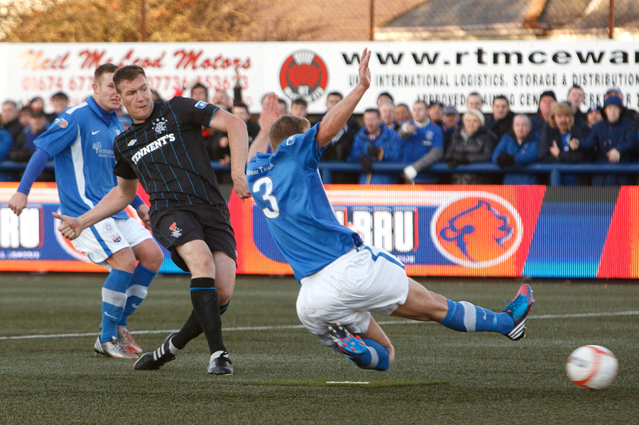 Kevin Kyle scores for Rangers