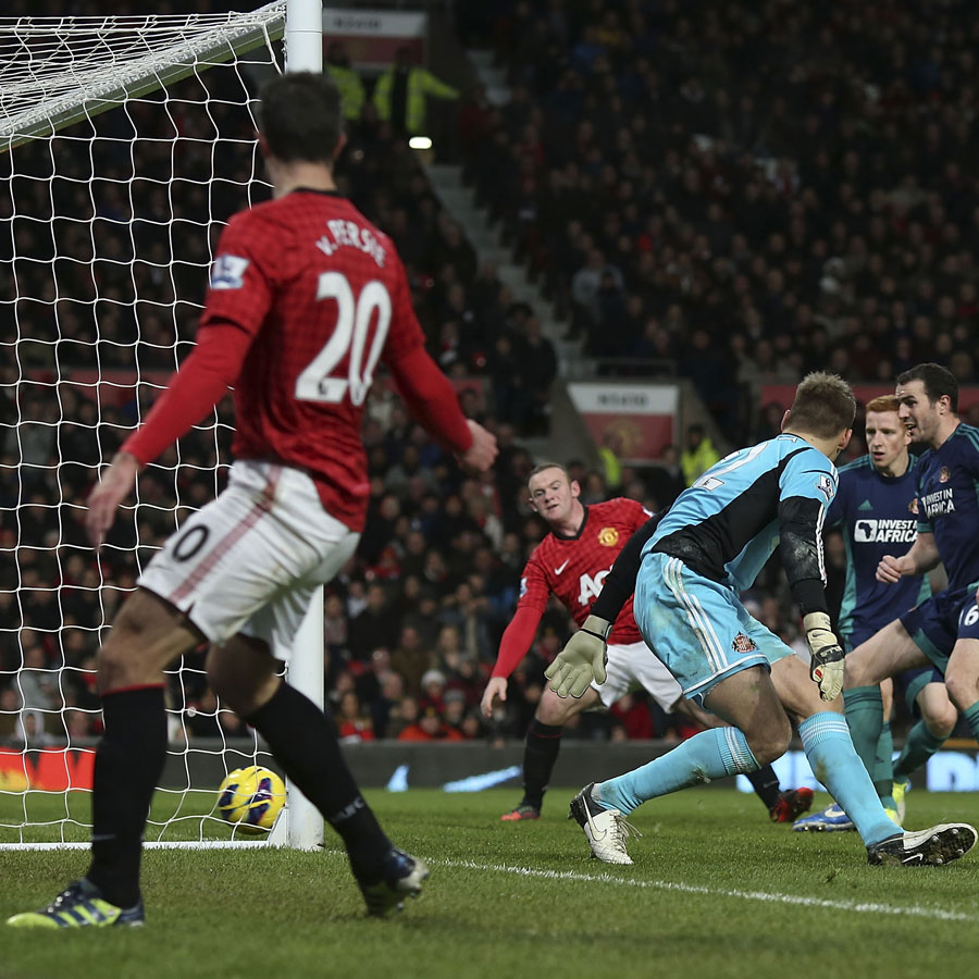 Wayne Rooney scores the third goal