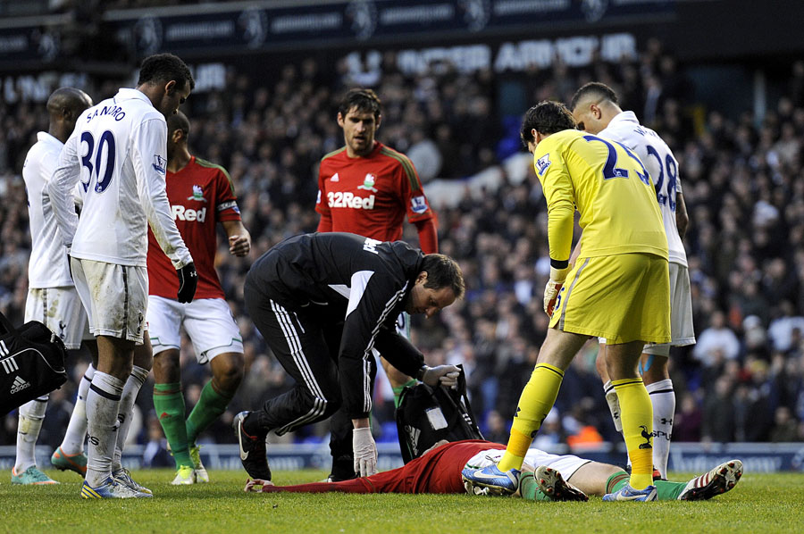 Michu lies on the ground after colliding with Hugo Lloris