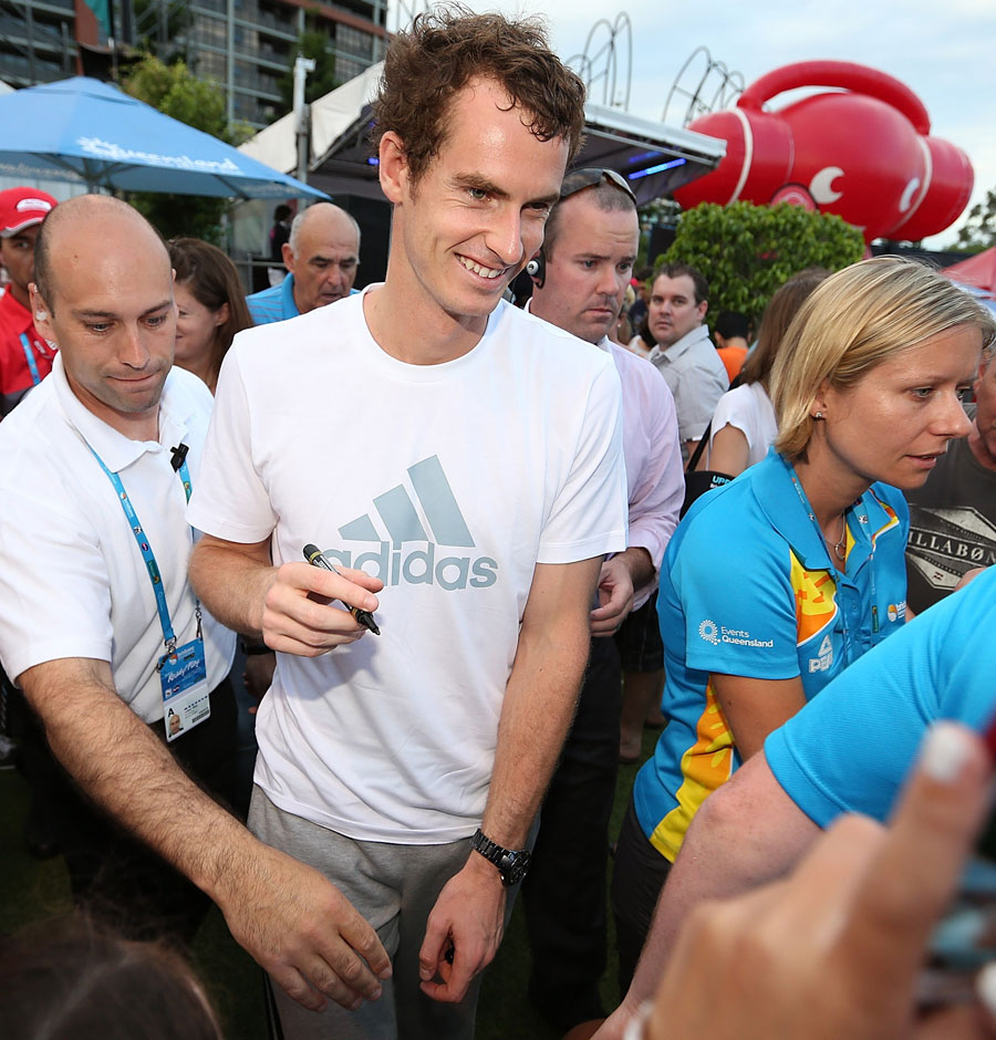 Andy Murray leaves an autograph session