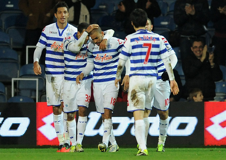 Kieron Dyer is congratulated by his team-mates