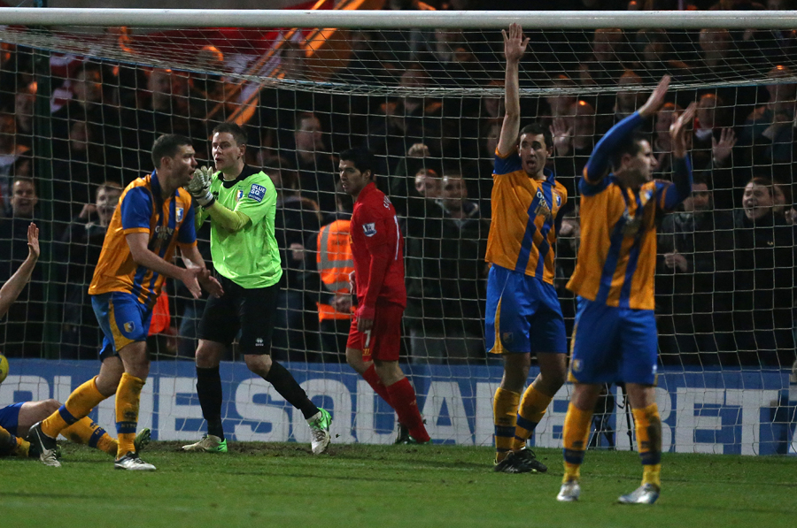 Mansfield defenders protest Luis Suarez's goal