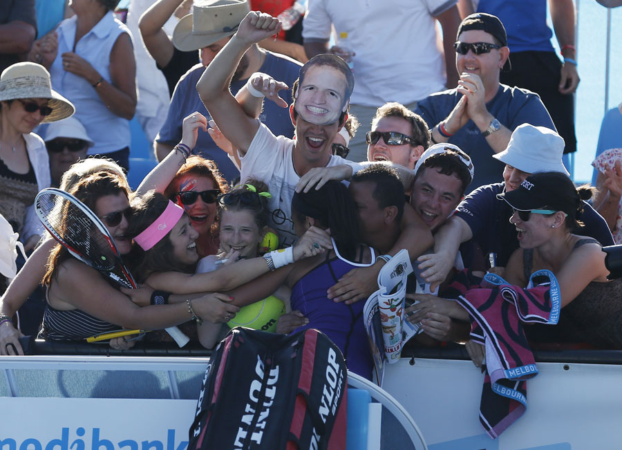 Heather Watson celebrates victory with her fans