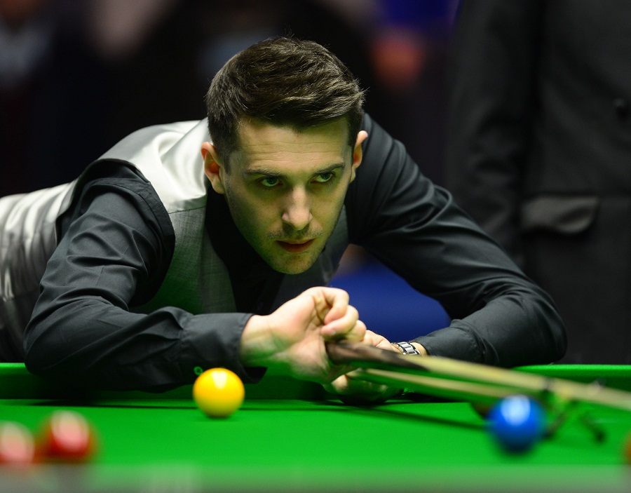 Mark Selby in action against Mark Williams