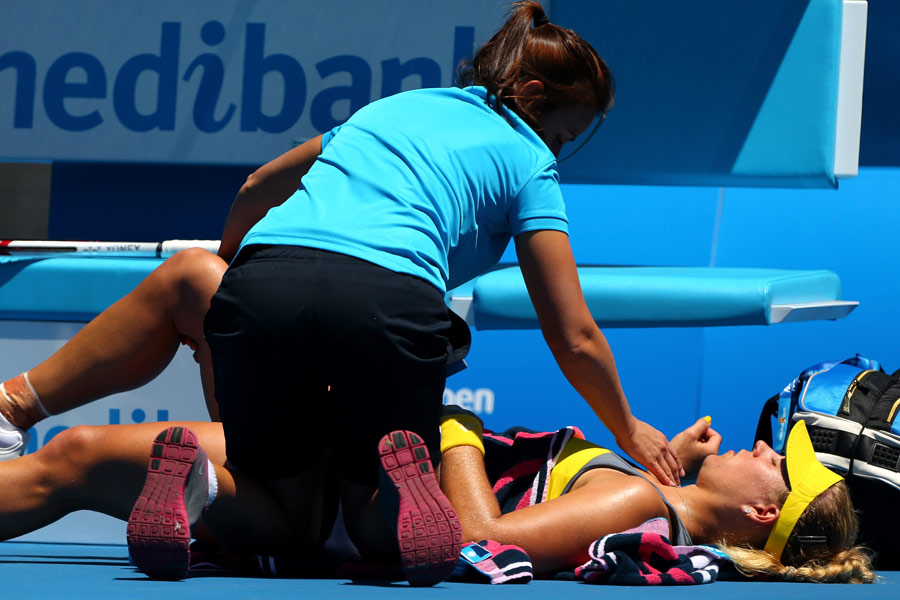 Angelique Kerber receives treatment from the trainer