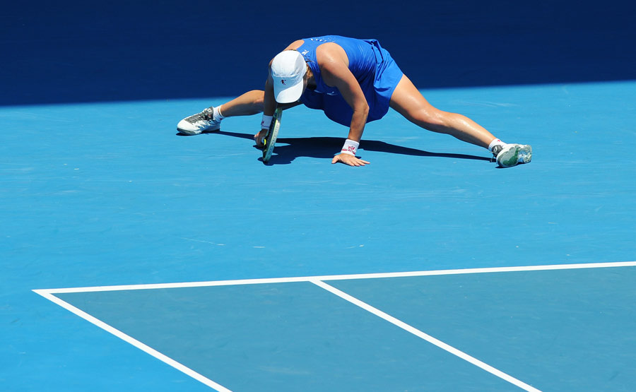 Svetlana Kuznetsova does the splits