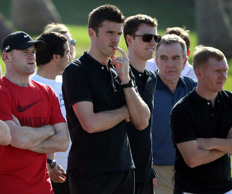Wayne Rooney, Michael Carrick, Jonny Evans and Paul Scholes watch the golf