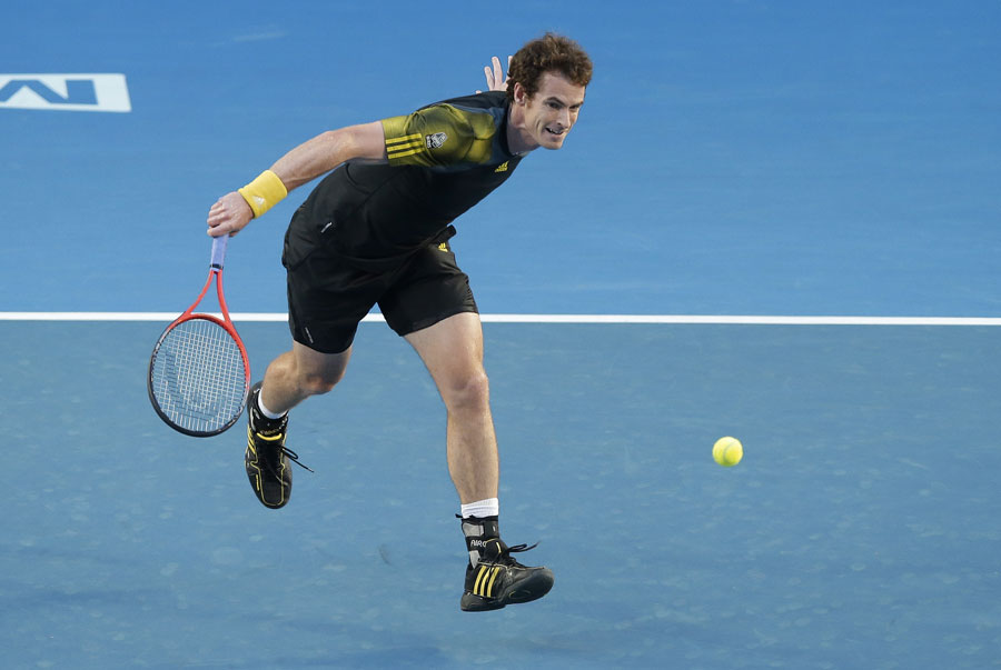 Andy Murray plays a backhand slice