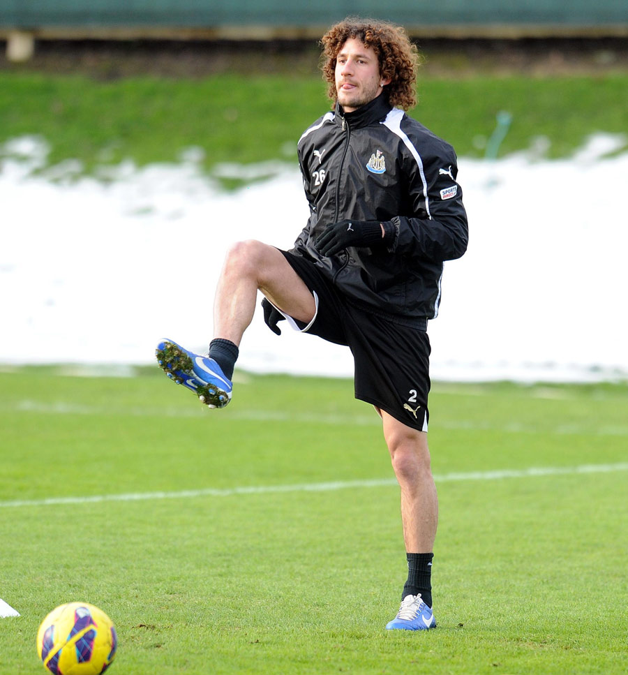 Fabricio Coloccini stretches during Newcastle training
