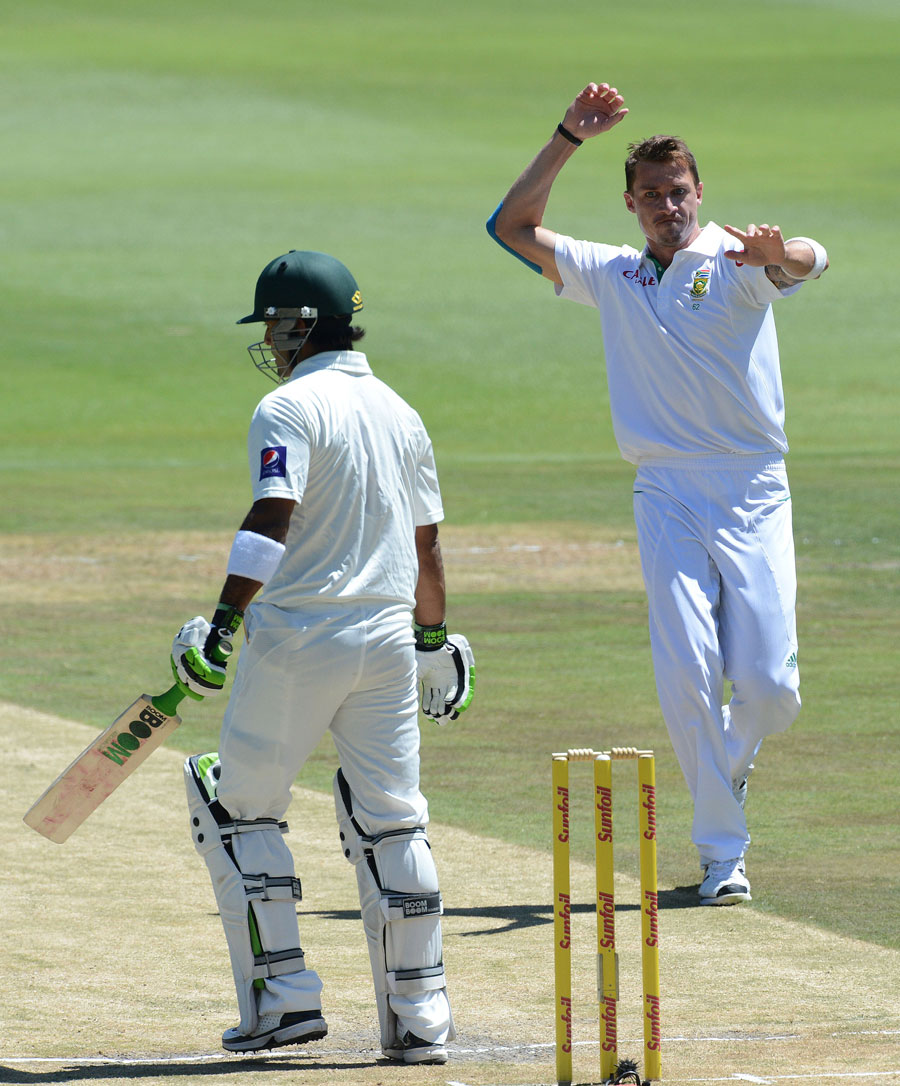 Dale Steyn removed Mohammad Hafeez in the second over of the morning
