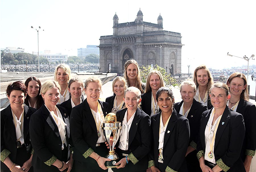 The Australian team with the World Cup trophy with the Gateway of India as a backdrop