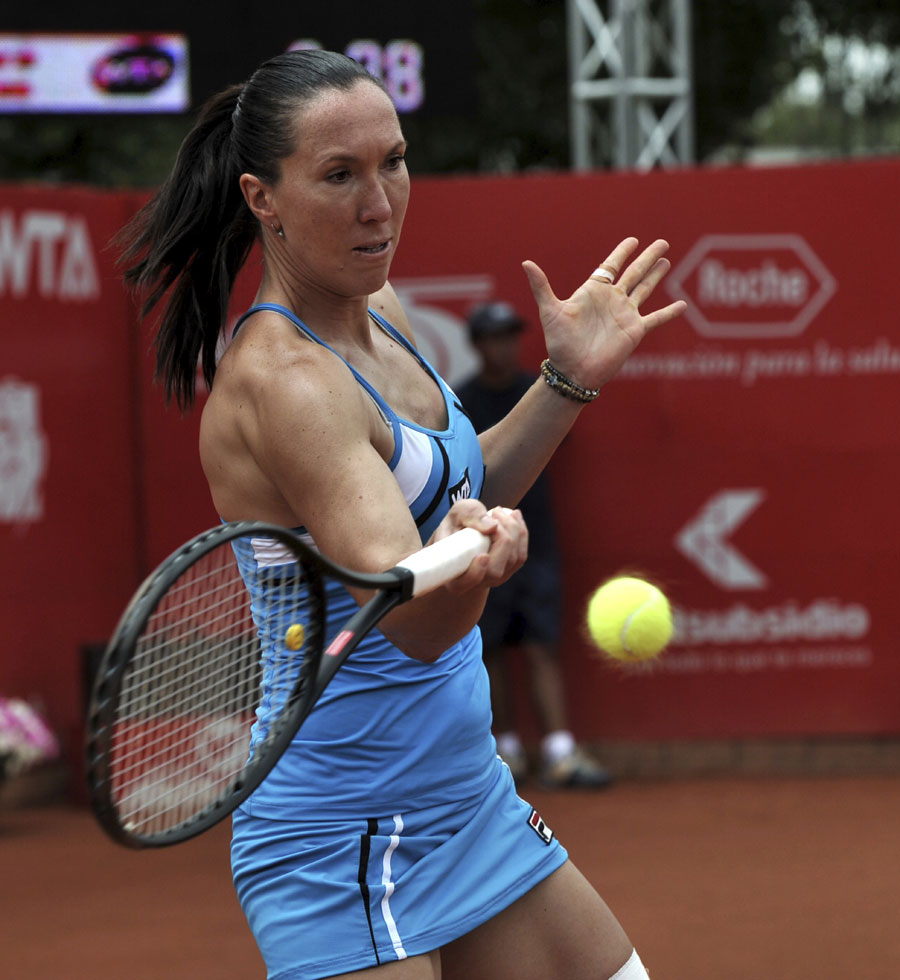 Jelena Jankovic returns the ball against Paola Ormaechea