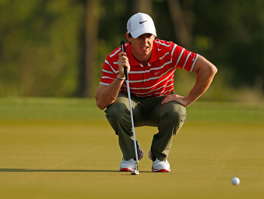 Rory McIlroy lines up a birdie putt