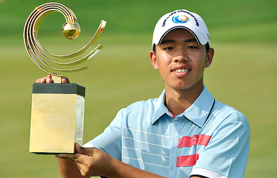 Guan Tianlang poses with the winner's trophy
