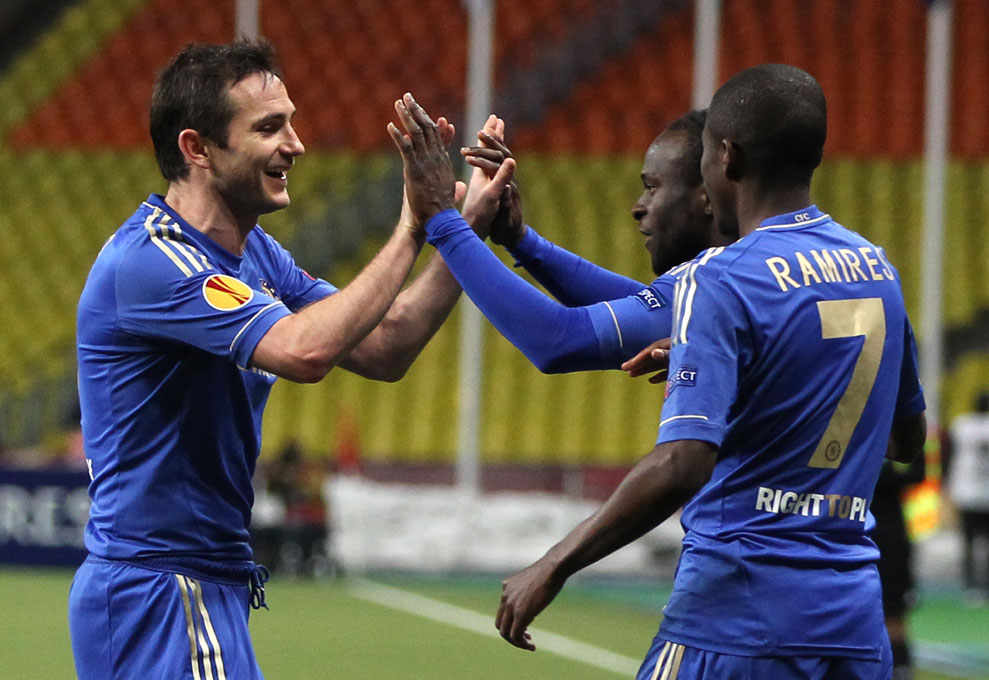 Frank Lampard celebrates with Victor Moses and Ramires