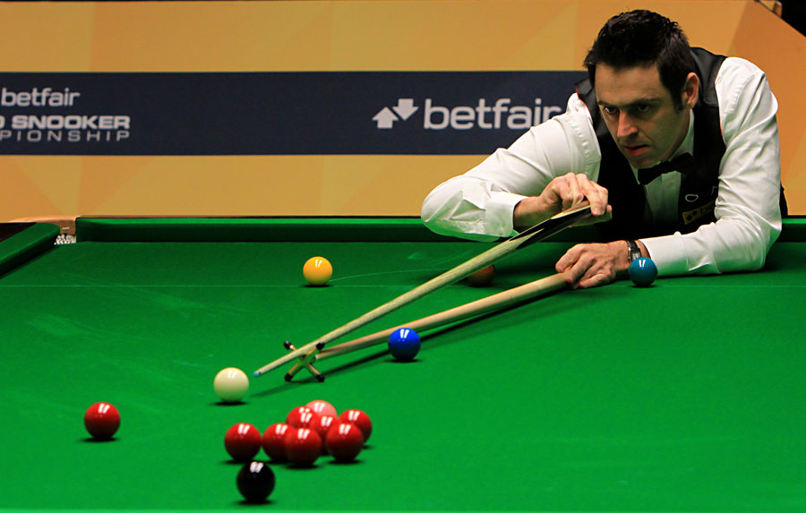 Ronnie O'Sullivan lines up a red against Marcus Campbell