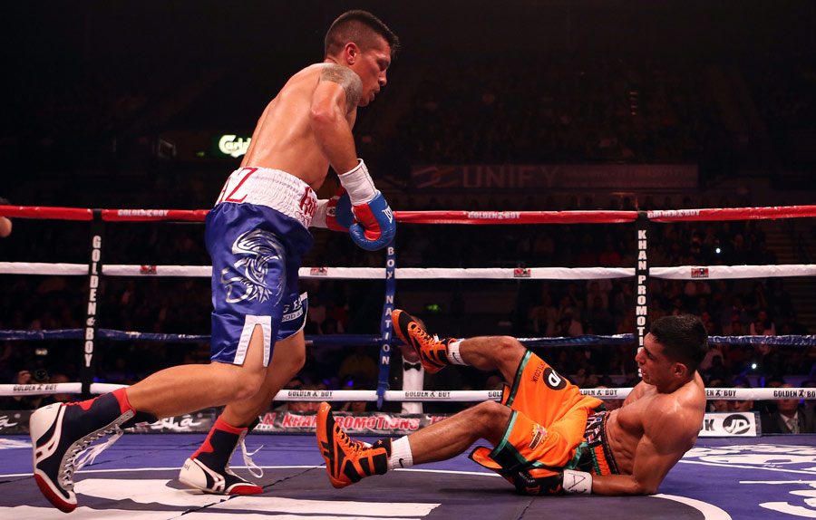 Julio Diaz knocks down Amir Khan