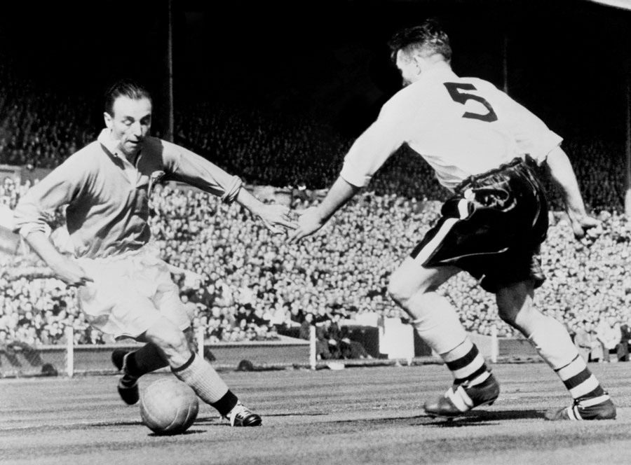 Stanley Matthews in action during the 1953 FA Cup final