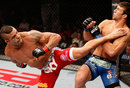 Vitor Belfort knocks out Luke Rockhold with a spinning heel kick